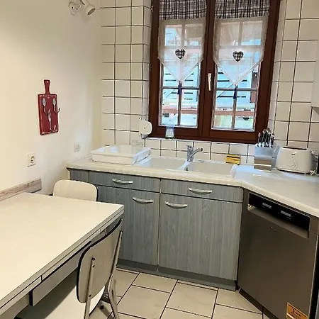 Maison Spacieuse Pres De Avec Parking Et Balcon