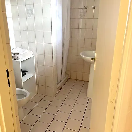 Maison Spacieuse Pres De Avec Parking Et Balcon Semesterbostad